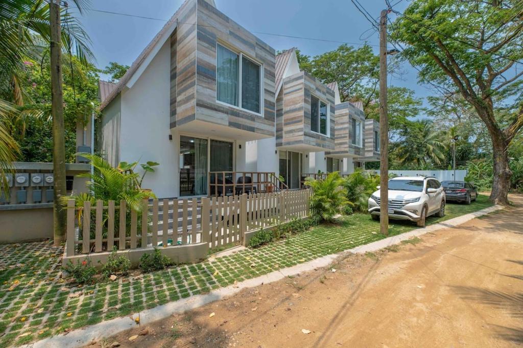 Cozy Beach Villa At The Shores 5 Minutes From The Beach West End Dış mekan fotoğraf