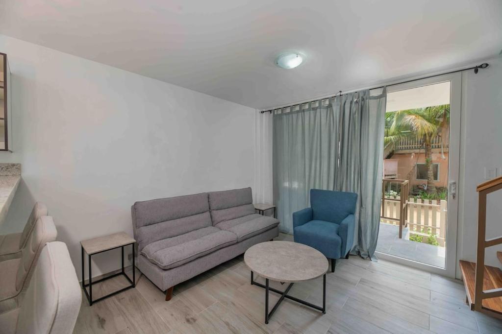 Cozy Beach Villa At The Shores 5 Minutes From The Beach West End Dış mekan fotoğraf